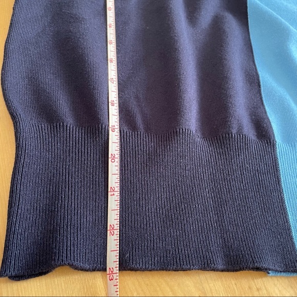 Metric Knits Two Tone Blue V-Neck Sweater - Picture 7 of 10